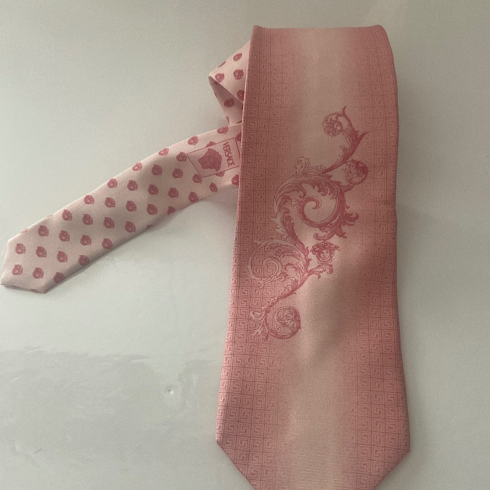 VERSACE MENS 100% SILK TIE MADE IN ITALY